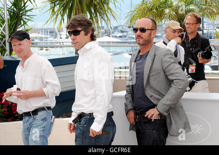 (De gauche à droite) Paul Laverty, John Bishop et Mark Womack assistent à une séance photo pour le nouveau film route Irish, qui est une entrée tardive pour la Palme d'Or, lors du 63e Festival de Cannes, France. Banque D'Images