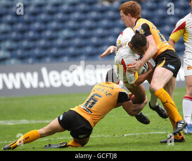 Rugby League - week-end magique - deuxième jour - Murrayfield.Les Tigers Castleford Rangi Chase et Jordan Thompson s'attaquent à Sébastien Raguin pendant le week-end magique à Murrayfield, Édimbourg. Banque D'Images