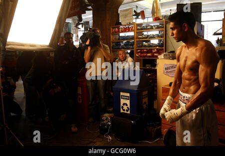 Boxe - Amir Khan Media Workout - Trinity Boxing Club - New York.Amir Khan de Grande-Bretagne pose pour les médias pendant l'entraînement de médias au Trinity Boxe Club, New York City, États-Unis. Banque D'Images