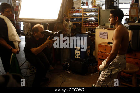 Amir Khan de Grande-Bretagne pose pour des photos pendant l'entraînement de médias au Trinity Boxing Club, New York City, États-Unis. Banque D'Images