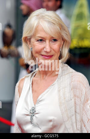 Dame Helen Mirren arrive au BFI Imax Cinema dans le centre de Londres, pour la première du film Arabia, un documentaire 3D célébrant l'histoire et la culture de l'Arabie Saoudite. Banque D'Images