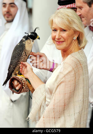 Dame Helen Mirren arrive au BFI Imax Cinema dans le centre de Londres, pour la première du film Arabia, un documentaire 3D célébrant l'histoire et la culture de l'Arabie Saoudite. Banque D'Images