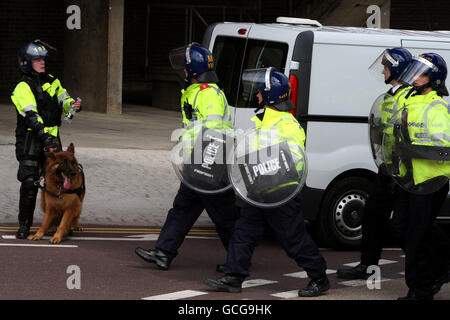 Police stock, Aylesbury. Policiers en train d'émeute à Aylesbury, Bucks Banque D'Images