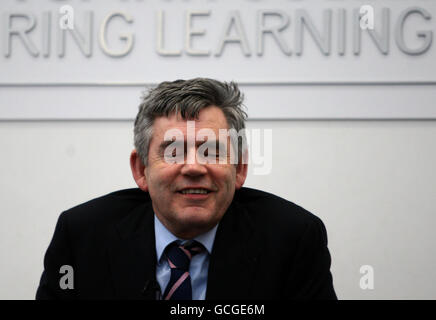 L'ancien premier ministre britannique Gordon Brown s'est rendu au Adam Smith College de Kirkcaldy lors d'une visite dans sa circonscription de Kirkcaldy et de Cowdenbeath. Banque D'Images