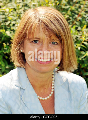 Harriett Baldwin le nouveau député de West Worcestershire, à l'extérieur des chambres du Parlement. Banque D'Images