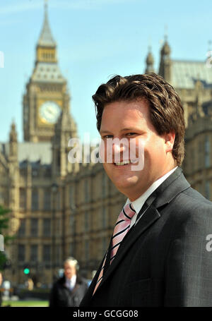 Alec Shelbrooke le nouveau député d'Elmet et de Rothwell à Leeds, en dehors des chambres du Parlement. Banque D'Images