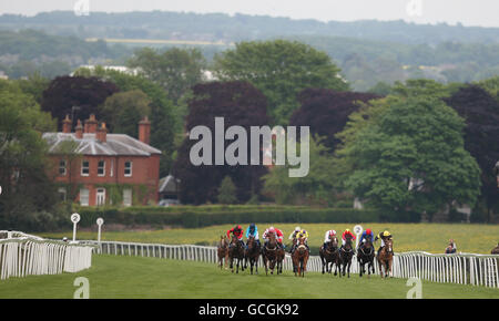 Courses hippiques - Hilary Needler Trophy Night - Beverley Racecourse.Geesala, monté par Jamie Spencer (jaune), remporte le trophée Hilary Needler Banque D'Images