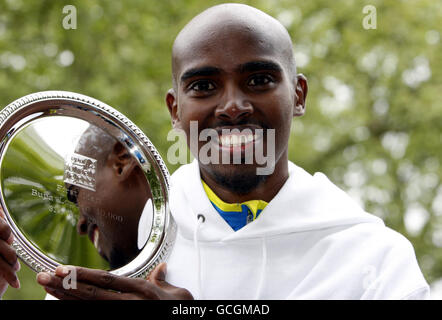 Athlétisme Londres 5.Mo Farah, en Grande-Bretagne, célèbre la victoire de la course Men's Elite dans le Bupa London 10,000 à Londres. Banque D'Images