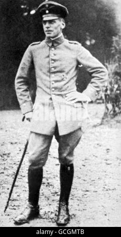 LE CHASSEUR ALLEMAND ACE OSWALD BOELCKE DE LA PREMIÈRE GUERRE MONDIALE. LE RÉCIT DE BOELCKE SUR LES TACTIQUES DE COMBAT AÉRIEN ÉTAIT ENCORE À L'ÉTUDE PENDANT LA SECONDE GUERRE MONDIALE. Banque D'Images