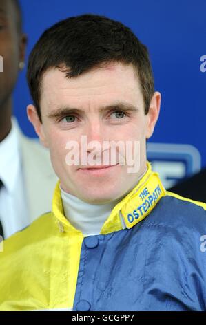 Courses hippiques - Dante Festival 2010 - première journée - Hippodrome de York. Tom Eaves, Jockey Banque D'Images