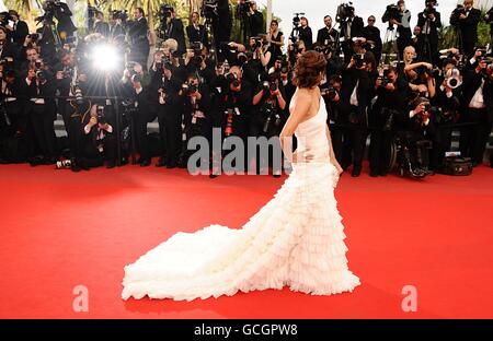 EVA Longoria-Parker arrive pour la projection officielle de Robin des Bois, au Palais de Festival pendant le 63e Festival de Cannes, France. Banque D'Images