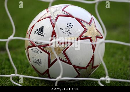 Football - Ligue des champions de l'UEFA - finale - Bayern Munich / Inter Milan - Santiago Bernabeu. Vue générale de la balle de match Banque D'Images