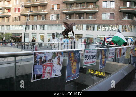 Napoli, Italie. 08 juillet, 2016. Presidio pour la libération de Bilal Kayed et tous les prisonniers palestiniens contre la détention, s'est tenue à Naples, organisée par la communauté palestinienne avec des dépliants et des bannières dans la Via Toledo. © Salvatore Esposito/Pacific Press/Alamy Live News Banque D'Images