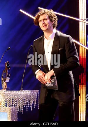 National Movie Awards 2010 - spectacle - Londres.Aaron Johnson sur scène lors des National Movie Awards 2010 au Royal Festival Hall de Londres. Banque D'Images