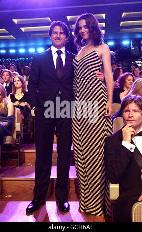 National Movie Awards 2010 - spectacle - Londres.Tom Cruise et Katie Holmes lors des National Movie Awards 2010 au Royal Festival Hall de Londres. Banque D'Images