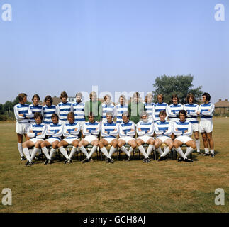 Groupe d'équipe des Rangers du parc Queens : (rangée arrière, l-r) Steve Jones, Tom Cunningham, Tony Tagg, Don Givens, Martyn Busby, Phil Parkes, David Webb, Keith Pritchett, Richard Teale, Ron Abbott, Mick Leach, Don Shanks, Stan Bowles, Gerry Francis; (Première rangée, l-r) Ian Gillard, Don Masson, John Beck, Danny Westwood, Frank McLintock, John Hollins, Don Rogers, Dave Thomas, Dave Clement Banque D'Images