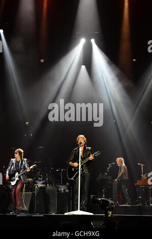 Bon Jovi en concert, Londres. Bon Jovi se produire à l'O2 Arena de Londres. Banque D'Images