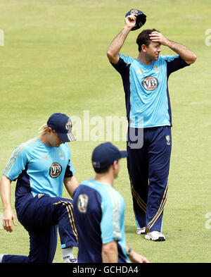 Le capitaine australien Ricky Ponting (à droite) pendant la séance d'entraînement au Rose Bowl, à Southampton. Banque D'Images