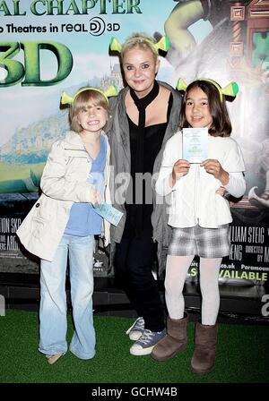 Gail porter et sa fille Honey (à gauche) arrivant pour le gala de la célébrité Shrek pour toujours après au vue West End, Londres. Banque D'Images