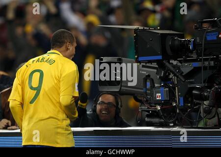 Au Brésil, Clemente Luis Fabiano célèbre le deuxième but de ses côtés du jeu Banque D'Images