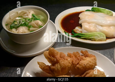 Dim sum-démarreur et soupe Wan tan en dim sum Restaurant Haus, Kirchenallee 37, Hambourg, Allemagne Banque D'Images