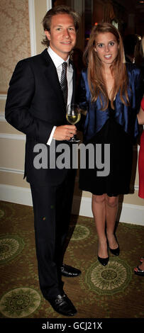 La princesse Beatrice et Dave Clark posent pour une photographie alors qu'ils arrivent à une réception pour la charité du prince Harry Sentebale, au Greenwich Country Club on à New York, New York. Banque D'Images