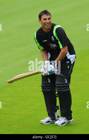 Cricket - Friends Provident Twenty20 - Surrey v Essex - The Brit Oval. Younis Khan, Surrey Banque D'Images