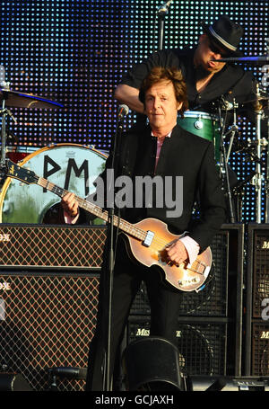 Sir Paul McCartney se présente sur scène au Hard Rock Calling Festival à Hyde Park, Londres. Banque D'Images