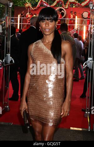 Jada Pinkett-Smith arrive pour le premier Gala britannique du Karate Kid, à l'Odeon West End, Leicester Square, Londres. Banque D'Images