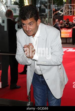 John Altman arrive pour le Royaume-Uni Gala Premiere de The Karate Kid, à l'Odeon West End, Leicester Square, Londres. Banque D'Images