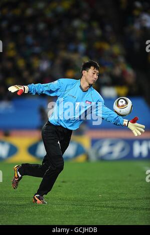 Football - coupe du monde de la FIFA 2010 Afrique du Sud - Groupe G - Brésil / Corée du Nord - Ellis Park. Myong-Guk Ri, gardien du RMR de Corée Banque D'Images