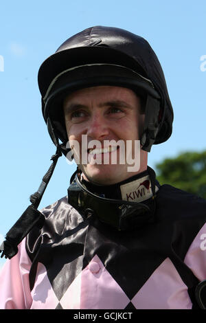 Courses hippiques - la 40e Journée de la Charité Macmillan - deuxième jour - Hippodrome de York.Jockey Tom Eaves Banque D'Images