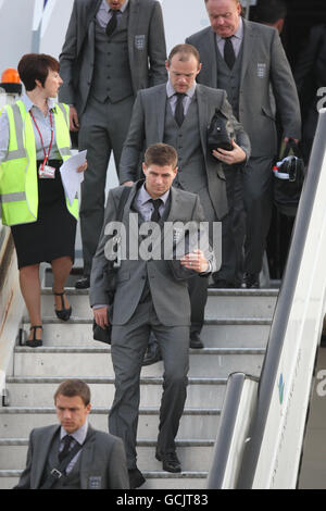 Football - Coupe du Monde FIFA 2010 en Afrique - l'équipe de l'Angleterre Retour à la maison - l'aéroport de Heathrow Banque D'Images