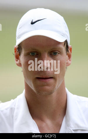 Tennis - Championnats de Wimbledon 2010 - jour treize - le club de tennis et de croquet de pelouse de toute l'Angleterre.Tomas Berdych en République tchèque en action contre Rafael Nadal en Espagne dans la finale des singles hommes Banque D'Images