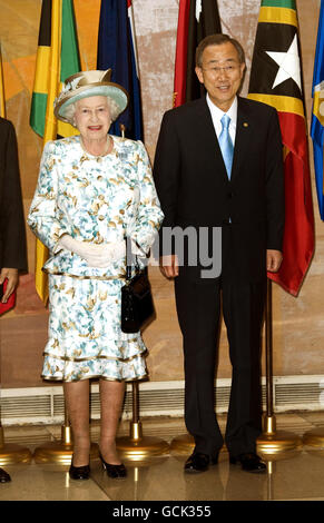 La reine Elizabeth II avec Ban Ki Moon, Secrétaire général des Nations Unies, à New York, mardi après-midi. Banque D'Images