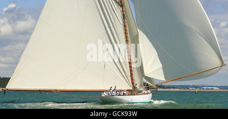 Voile - British Classic Yacht Club Panerai Cowes Regatta - troisième jour - le Solent.Le 1923 William Fife 19 mètres Mariquita le troisième jour de la British Classic Yacht Club Panerai Cowes Regatta sur le Solent. Banque D'Images