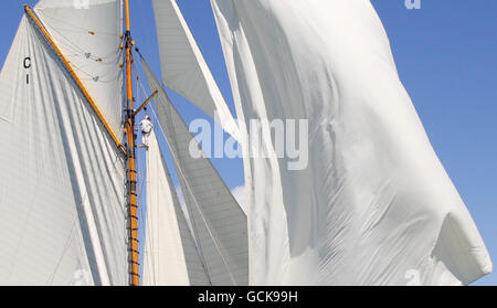 Le 1923 William Fife 19 mètres Mariquita le troisième jour de la British Classic Yacht Club Panerai Cowes Regatta sur le Solent. Banque D'Images