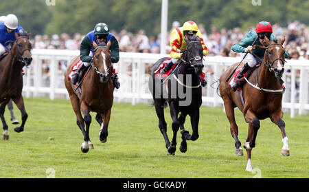 Week-end de course de chevaux - Betfair - Alice's Adventures à Ascot - Ascot Racecourse Banque D'Images