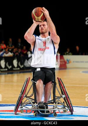 Paralympiques - coupe du monde paralympique BT 2010 - sixième jour - Manchester.DaN Highcock de la Grande-Bretagne en action pendant le basketball en fauteuil roulant à la coupe du monde paralympique BT à Sport City, Manchester. Banque D'Images