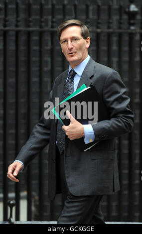 Le procureur général Dominic Grieve arrive pour la réunion du Cabinet à Downing Street, Londres. Banque D'Images