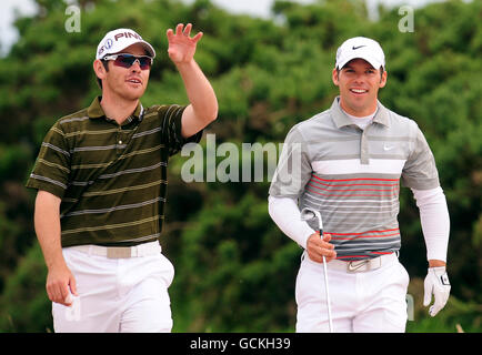 Paul Casey (à droite) en Angleterre et Louis Oosthuizen en Afrique du Sud lors de la quatrième manche du Championnat d'Open 2010 à St Andrews, Fife, en Écosse. Banque D'Images