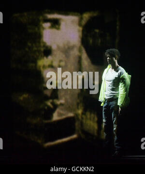 Danseur Carlos Acosta lors d'un photocall sur scène pour 'Premieres', au Coliseum dans le centre de Londres. APPUYEZ SUR ASSOCIATION photo. Date de la photo: Mercredi 28 juillet 2010. Le crédit photo devrait se lire: Yui Mok/PA Wire Banque D'Images