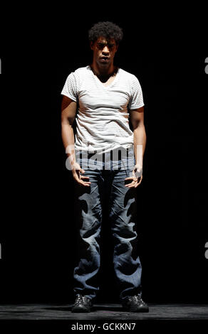 Danseur Carlos Acosta lors d'un photocall sur scène pour 'Premieres', au Coliseum dans le centre de Londres. APPUYEZ SUR ASSOCIATION photo. Date de la photo: Mercredi 28 juillet 2010. Le crédit photo devrait se lire: Yui Mok/PA Wire Banque D'Images