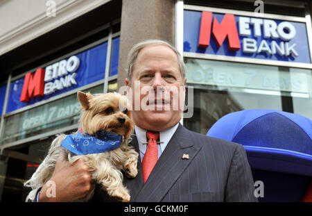 Metro Bank ouvre Banque D'Images