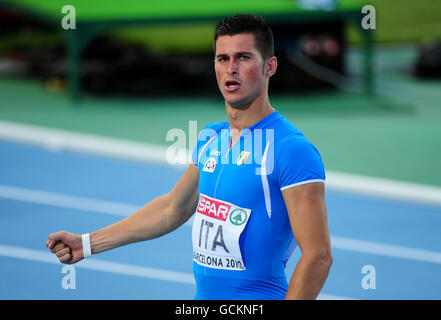 Athlétisme - Championnats d'Europe IAAF 2010 - 6e jour - Stade olympique.Roberto Donati, de l'Italie, célèbre la médaille d'argent de ses équipes dans le relais 4x100 des hommes lors des championnats européens d'athlétisme à Barcelone Banque D'Images