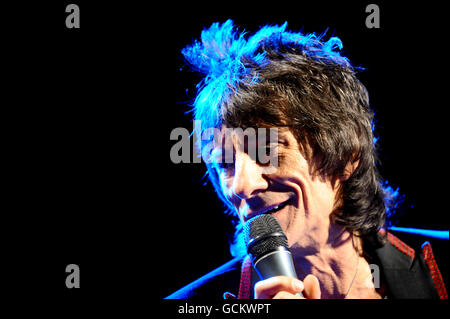 Ronnie Wood of the faces est vu lors d'une séance de questions-RÉPONSES avant qu'ils ne donnent un concert American Express exclusif à l'expérience British Music Experience pour lancer leur réunion. APPUYEZ SUR ASSOCIATION photo. Date de pictuure: Mercredi 11 août 2010.; crédit photo devrait se lire: Ian West/PA Banque D'Images