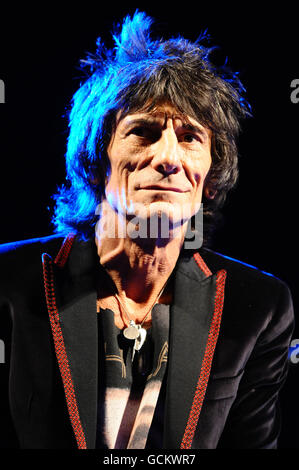 Ronnie Wood of the faces est vu lors d'une séance de questions-RÉPONSES avant qu'ils ne donnent un concert American Express exclusif à l'expérience British Music Experience pour lancer leur réunion. APPUYEZ SUR ASSOCIATION photo. Date de pictuure: Mercredi 11 août 2010.; crédit photo devrait se lire: Ian West/PA Banque D'Images