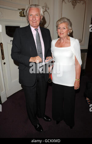 La première de Mikhaïlovski's Ballet de Swan Lake - Londres Banque D'Images