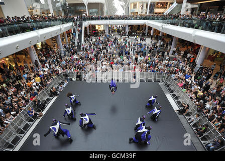 Effectuer la diversité au Westfield Shopping Centre Banque D'Images