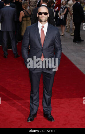 Jason Statham arrive pour la première britannique des dépenses à l'Odeon, Leicester Square, Londres. APPUYEZ SUR ASSOCIATION photo. Date de la photo: Lundi 9 août 2010. Le crédit photo devrait se lire: Yui Mok/PA Wire Banque D'Images